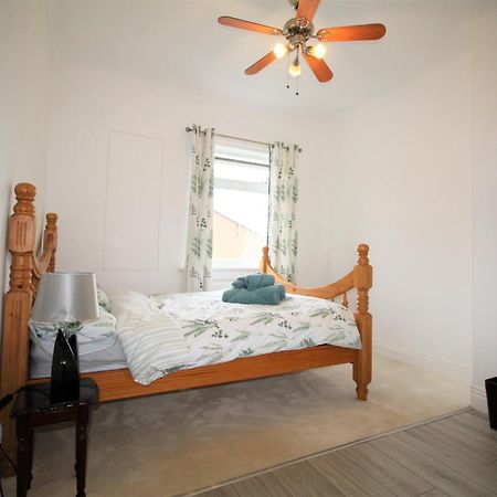 Whitley Bay - Sleeps 6 - Refurbished Throughout - Fast Wifi - Dogs Welcome מראה חיצוני תמונה