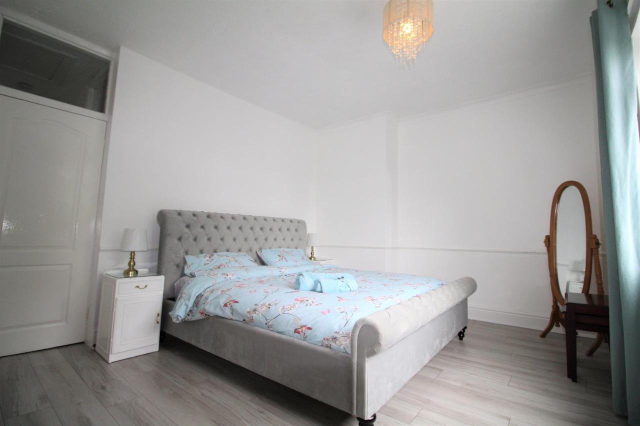 Whitley Bay - Sleeps 6 - Refurbished Throughout - Fast Wifi - Dogs Welcome מראה חיצוני תמונה