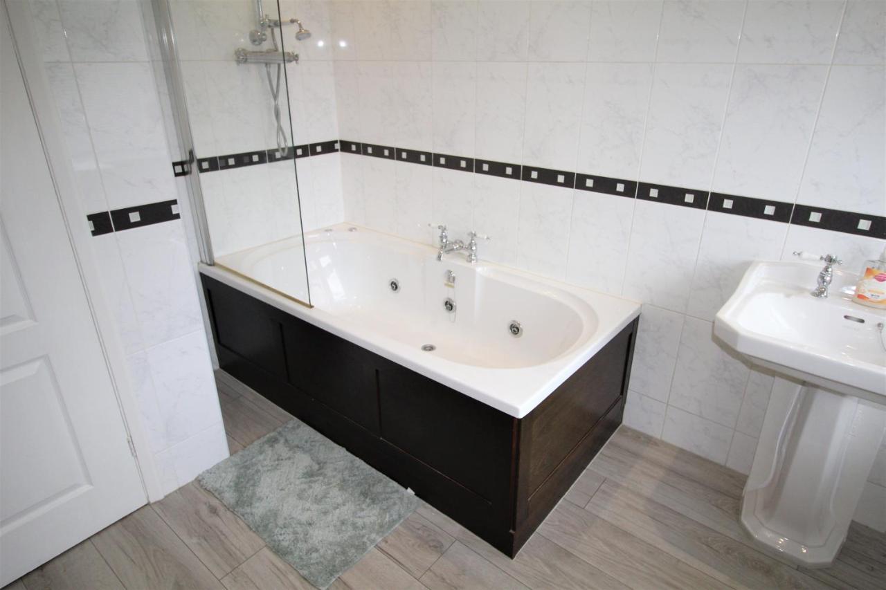 Whitley Bay - Sleeps 6 - Refurbished Throughout - Fast Wifi - Dogs Welcome מראה חיצוני תמונה