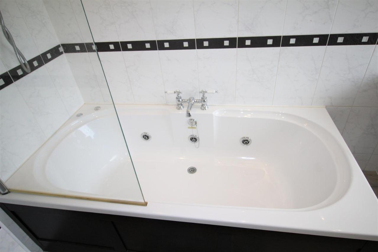 Whitley Bay - Sleeps 6 - Refurbished Throughout - Fast Wifi - Dogs Welcome מראה חיצוני תמונה